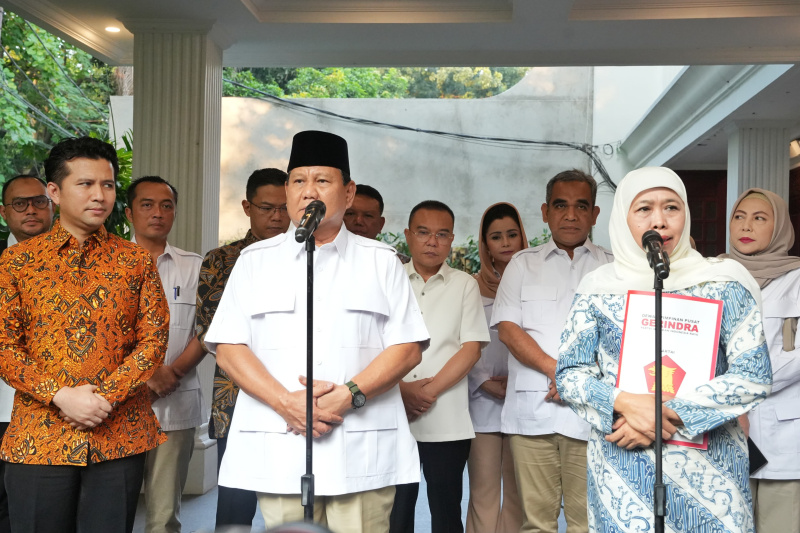 Prabowo resmi mendukung Khofifah dan Emil Dardak untuk maju di Pilgub di Jawa Timur (Ashar/SinPo.id)