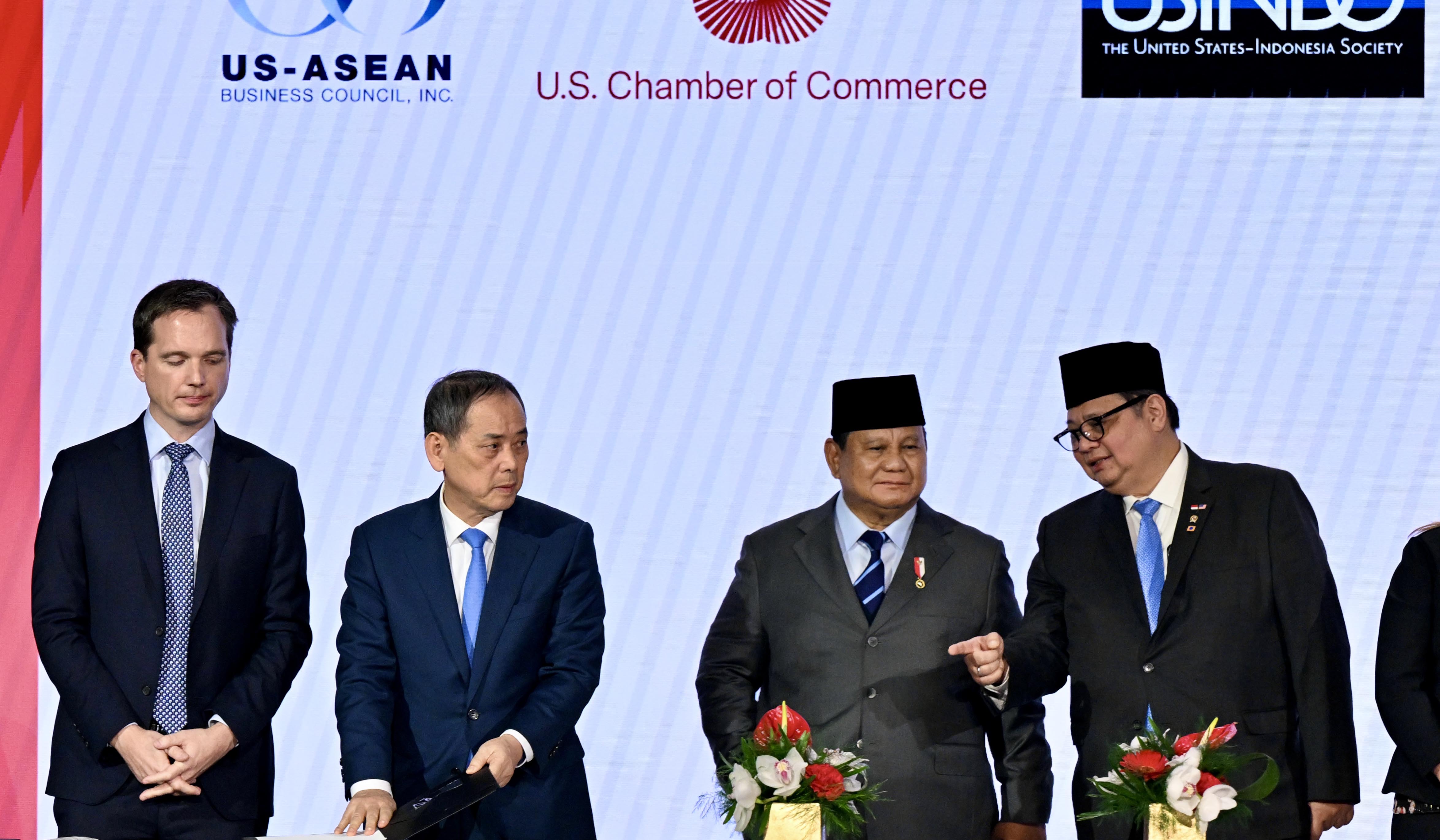 Prabowo saat menghadiri MoU pelaku usaha Indonesia-AS. (Agus Priatna/SinPo.id/BPMI Setpres)