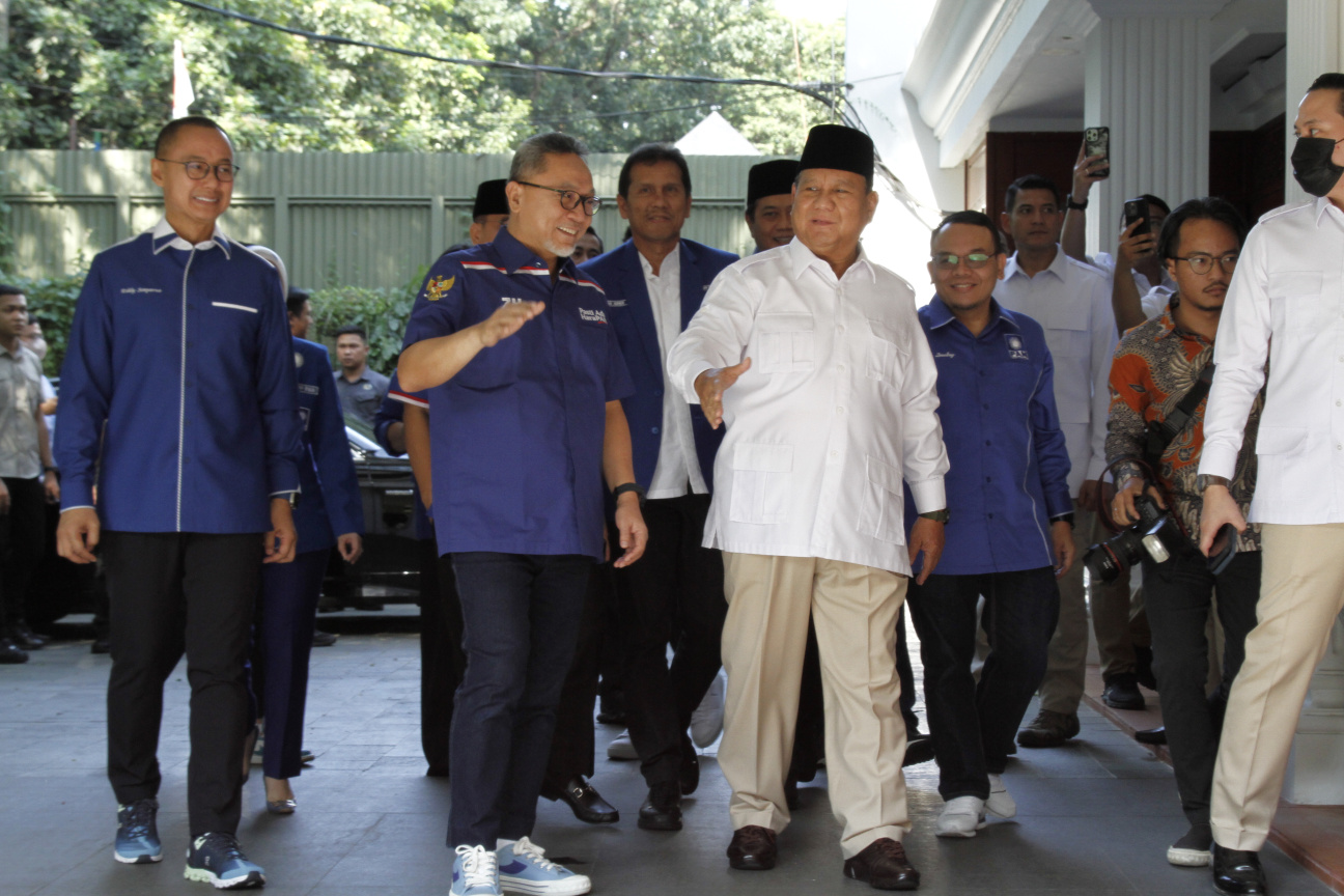 Ketua Umum Partai Gerindra Prabowo Subianto menyambut kunjungan Ketua Umum PAN Zulkifli Hasan di Kertanegara membahas koalisi jelang Pemilu 2024 (Ashar/SinPo.id)