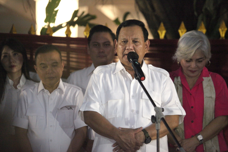 Prabowo sambut hangat Ketua Umum PSI Kaesang Pangarep dengan Marching Band di Kertanegara (Ashar/SinPo.id)