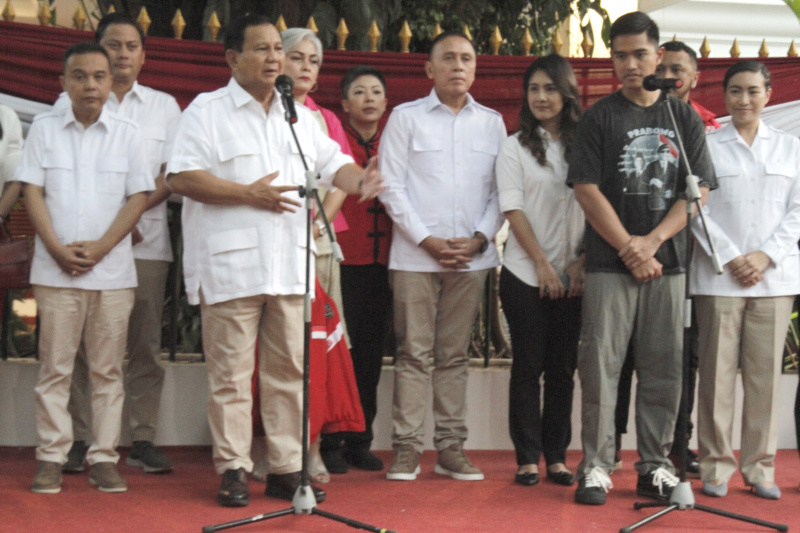 Prabowo sambut hangat Ketua Umum PSI Kaesang Pangarep dengan Marching Band di Kertanegara (Ashar/SinPo.id)