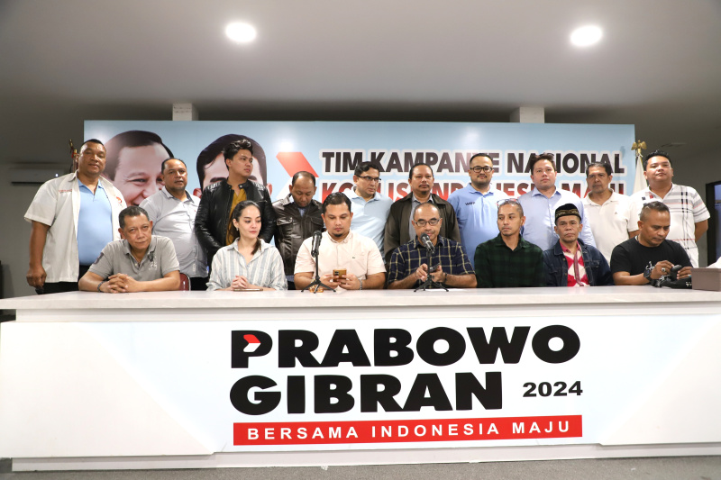 Ketua Relawan Prabowo-Gibran Haris Rusli Moti membatalkan aksi damai 100 ribu pendukung atas arahan dari Pak Prabowo menghormati proses di MK (Ashar/SinPo.id)