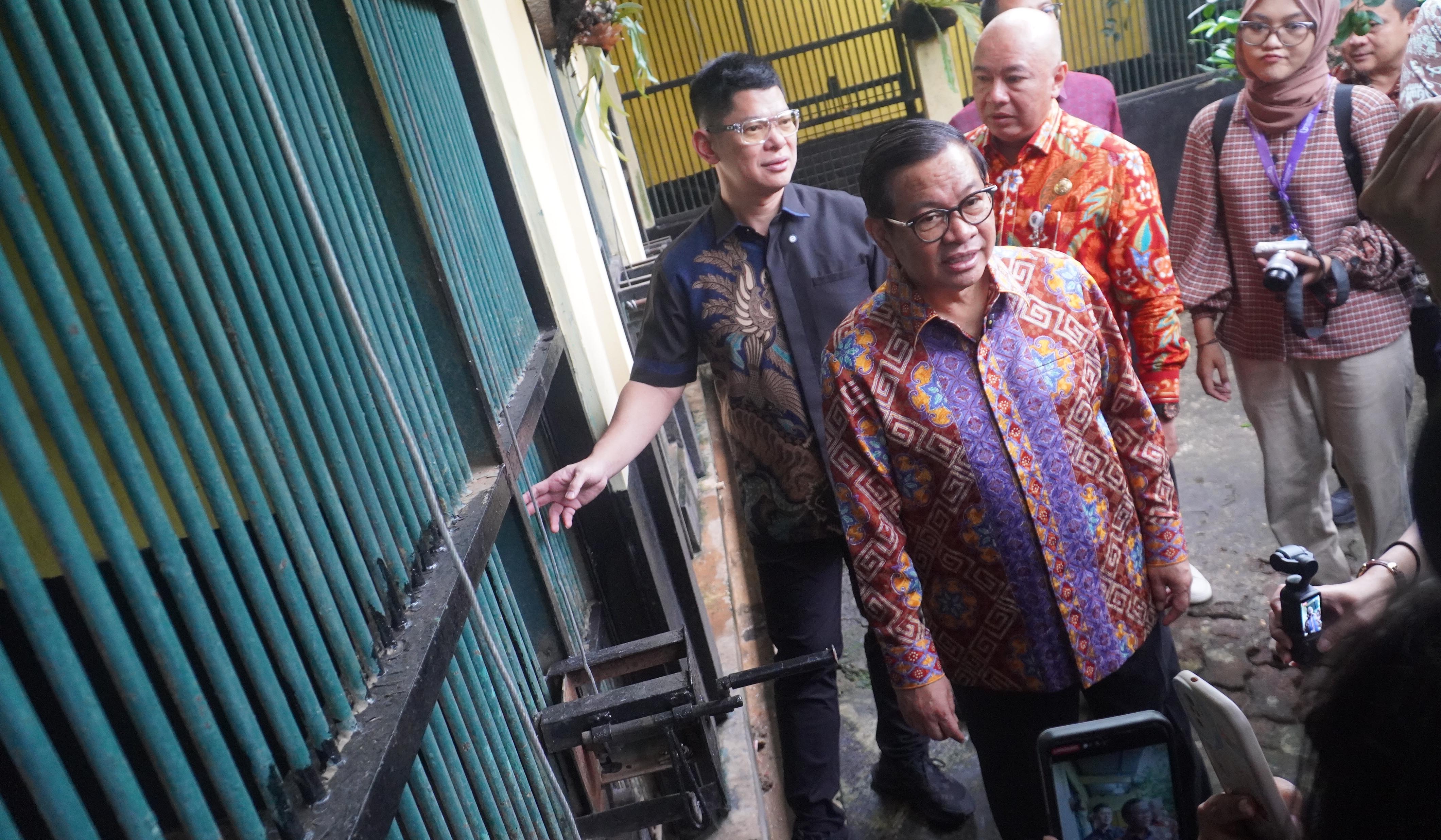 Gubernur DKI Jakarta, Pramono Anung, tinjau Taman Margasatwa Ragunan. (Agus Priatna/SinPo.id)