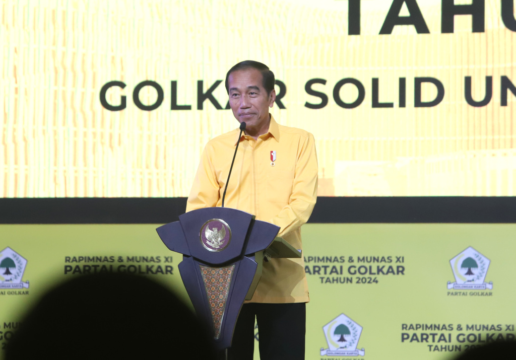 Presiden Jokowi dan Presiden terpilih Prabowo Subianto hadiri penutupan Munas Golkar XI di JCC (Ashar/SinPo.id)