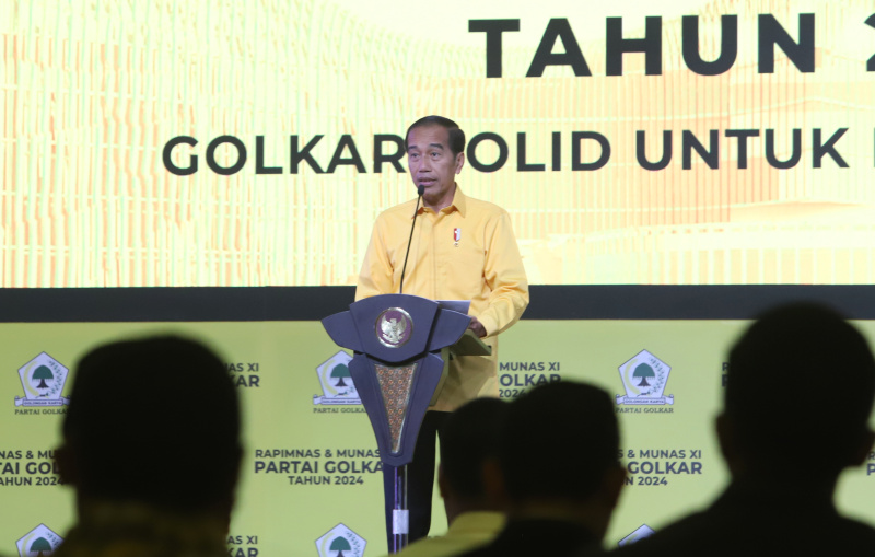 Presiden Jokowi dan Presiden terpilih Prabowo Subianto hadiri penutupan Munas Golkar XI di JCC (Ashar/SinPo.id)