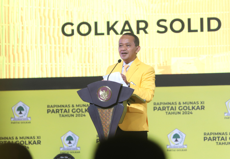 Presiden Jokowi dan Presiden terpilih Prabowo Subianto hadiri penutupan Munas Golkar XI di JCC (Ashar/SinPo.id)