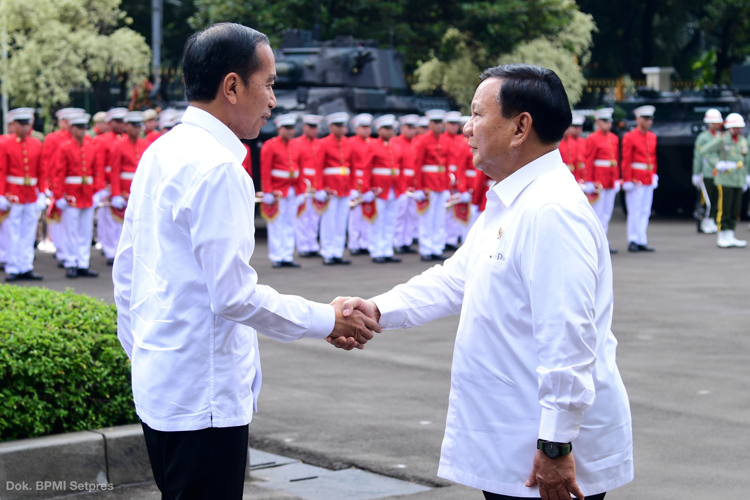 Presiden Jokowi Hadirim Rapim Kemhan disambut Menteri Pertahanan Pak Bowo (Foto:BPMI Setpres &Tim Prabowo/SinPo.id)