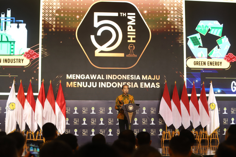 Presiden Jokowi hadiri HUT HIPMI ke-52 tahun di Hotel Fairmont (Ashar/SinPo.id)