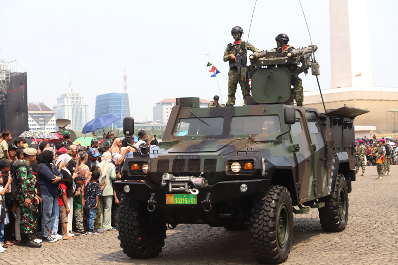 Presiden Jokowi hadiri perayaan puncak HUT ke-79 TNI di Monas (Ashar/SinPo.id)