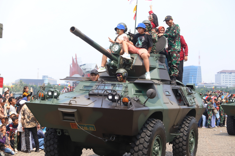 Presiden Jokowi hadiri perayaan puncak HUT ke-79 TNI di Monas (Ashar/SinPo.id)