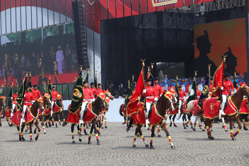 Presiden Jokowi hadiri perayaan puncak HUT ke-79 TNI di Monas (Ashar/SinPo.id)