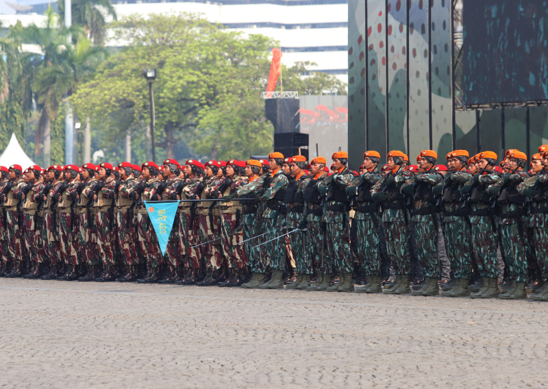 Presiden Jokowi hadiri perayaan puncak HUT ke-79 TNI di Monas (Ashar/SinPo.id)