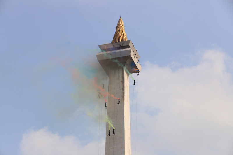 Presiden Jokowi hadiri perayaan puncak HUT ke-79 TNI di Monas (Ashar/SinPo.id)