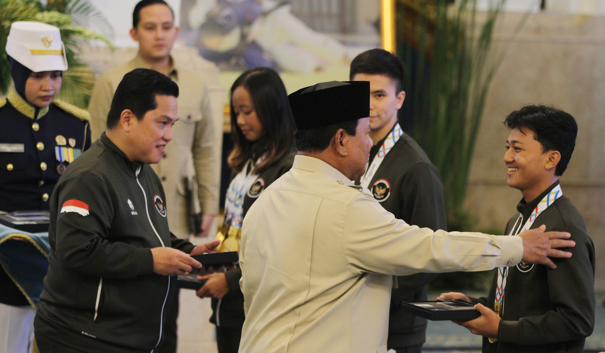 Presiden Prabowo, saat penyerahan bonus ke atlet paraih medali Sea Games. (Agus Priatna/SinPo.id)
