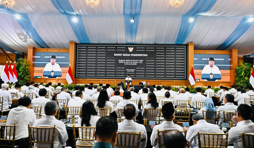 Presiden Prabowo beri taklimat saat rapim. (Agus Priatna/SinPo.id/BPMI Setpres)