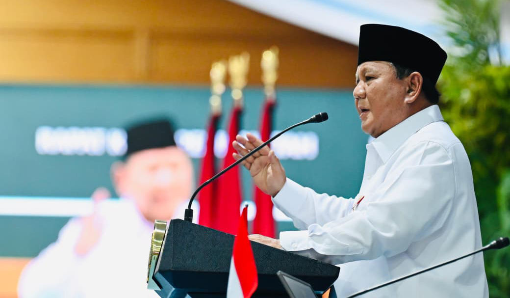 Presiden Prabowo beri taklimat saat rapim. (Agus Priatna/SinPo.id/BPMI Setpres)