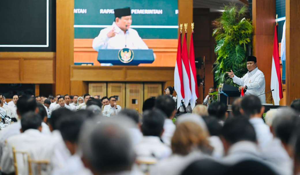 Presiden Prabowo beri taklimat saat rapim. (Agus Priatna/SinPo.id/BPMI Setpres)