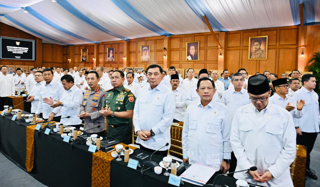 Presiden Prabowo beri taklimat saat rapim. (Agus Priatna/SinPo.id/BPMI Setpres)