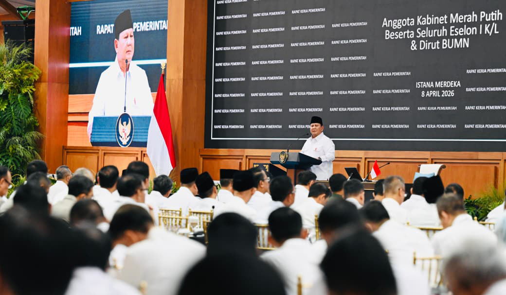 Presiden Prabowo beri taklimat saat rapim. (Agus Priatna/SinPo.id/BPMI Setpres)