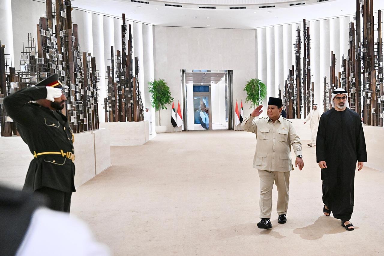 Presiden Prabowo bertemu Emir Qatar yang Mulia Sheikh Tamim bin Hamad Al Thani di Istana Lusail Doha Qatar (Ashar/Foto: BiroSetpres/SinPo.id)