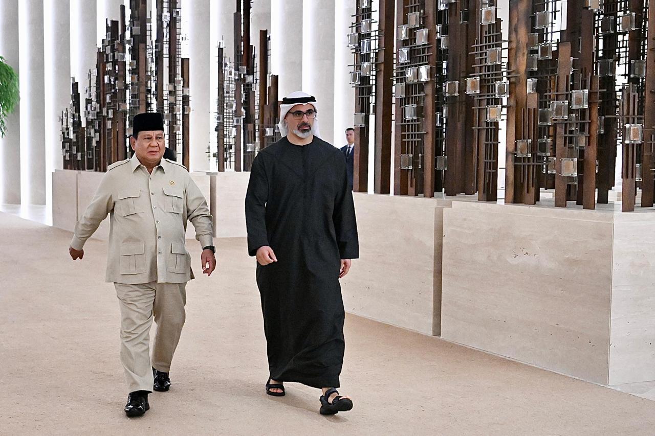Presiden Prabowo bertemu Emir Qatar yang Mulia Sheikh Tamim bin Hamad Al Thani di Istana Lusail Doha Qatar (Ashar/Foto: BiroSetpres/SinPo.id)