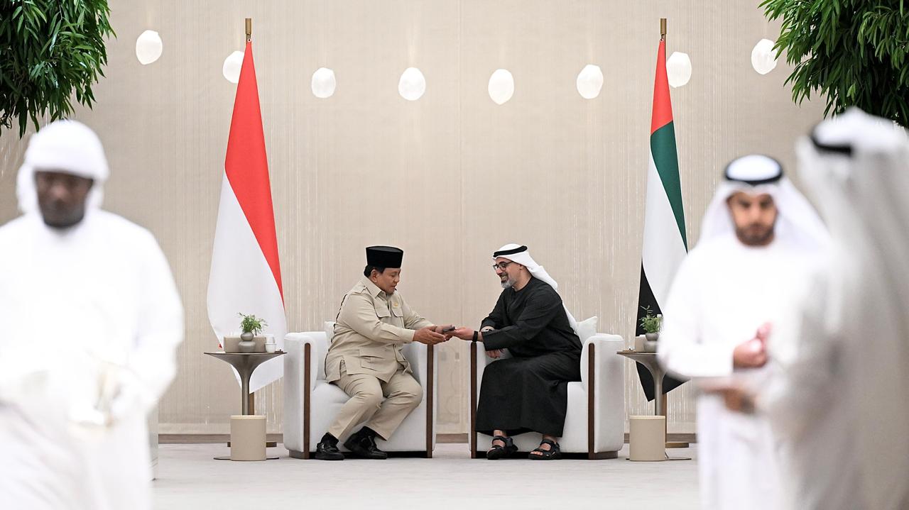 Presiden Prabowo bertemu Emir Qatar yang Mulia Sheikh Tamim bin Hamad Al Thani di Istana Lusail Doha Qatar (Ashar/Foto: BiroSetpres/SinPo.id)