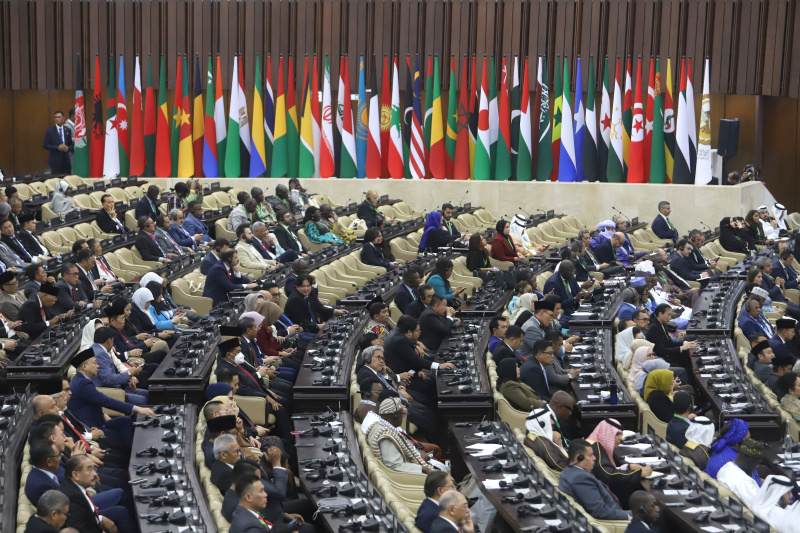 Presiden Prabowo Subianto didampingi oleh Ketua DPR RI Puan Maharani membuka Konferensi ke-19 Parliamentry Union The OIC (PUIC) di Gedung Nusantara (Ashar/SinPo.id)