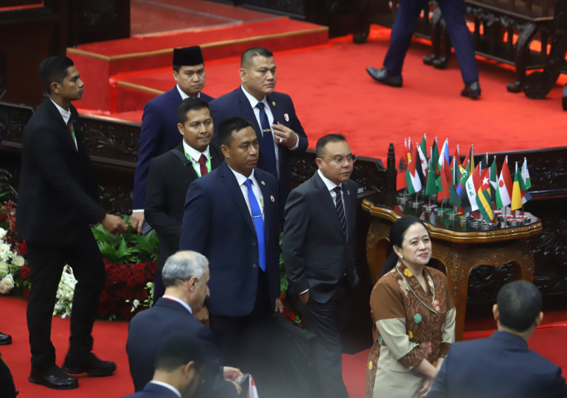 Presiden Prabowo Subianto didampingi oleh Ketua DPR RI Puan Maharani membuka Konferensi ke-19 Parliamentry Union The OIC (PUIC) di Gedung Nusantara (Ashar/SinPo.id)