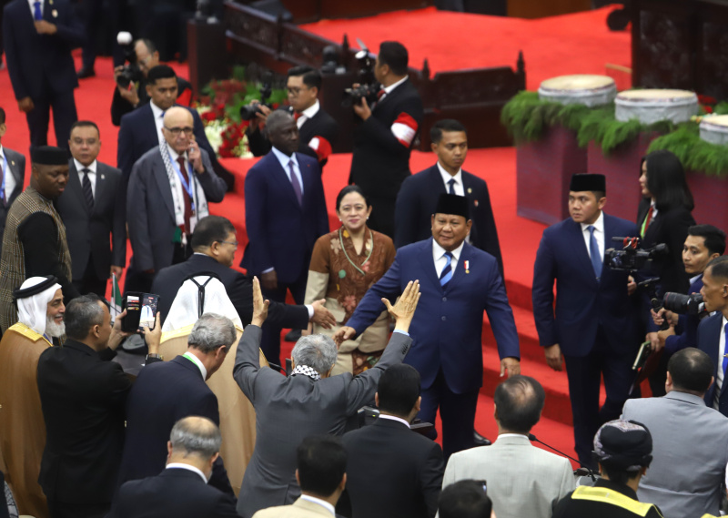 Presiden Prabowo Subianto didampingi oleh Ketua DPR RI Puan Maharani membuka Konferensi ke-19 Parliamentry Union The OIC (PUIC) di Gedung Nusantara (Ashar/SinPo.id)