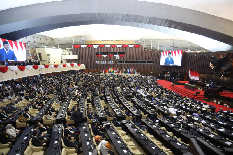 Presiden Prabowo Subianto didampingi oleh Ketua DPR RI Puan Maharani membuka Konferensi ke-19 Parliamentry Union The OIC (PUIC) di Gedung Nusantara (Ashar/SinPo.id)