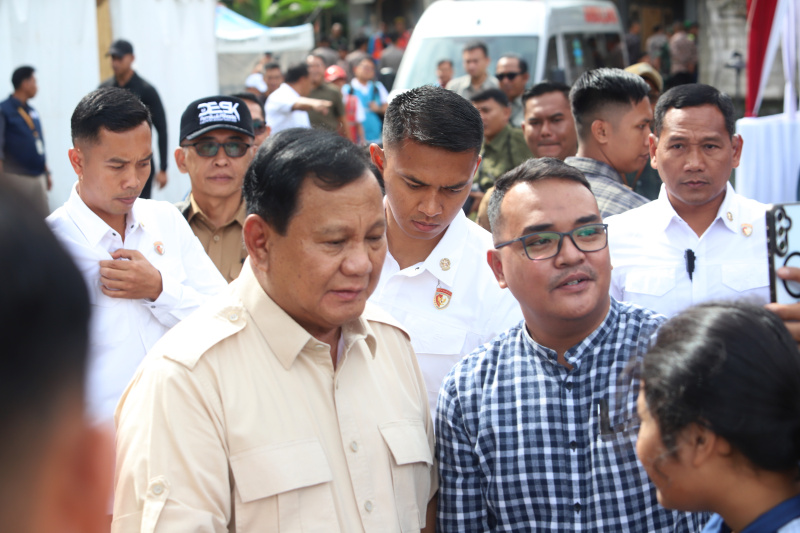 Presiden Prabowo menggunakan hak suaranya pada pilkada di TPS 08 Desa Bojong Koneng (Ashar/SinPo.id)SinPo.