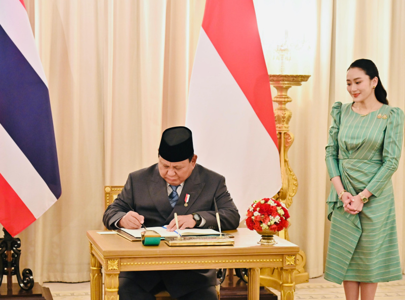 Presiden Prabowo Subianto disambut hangat oleh perdana Menteri Thailand Paetongtarn Shinawatra di Goverment House (Ashar/Foto:Laily-Biro Setpres/SinPo.id)