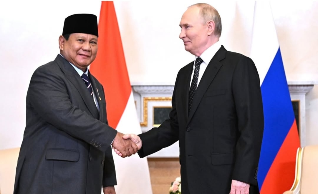 Presiden Prabowo disambut hangat oleh Presiden Rusia Vladimir Putin di Istana Konstantine Novsky, Rusia (Ashar/Foto:Biro-Setpres/SinPo.id)