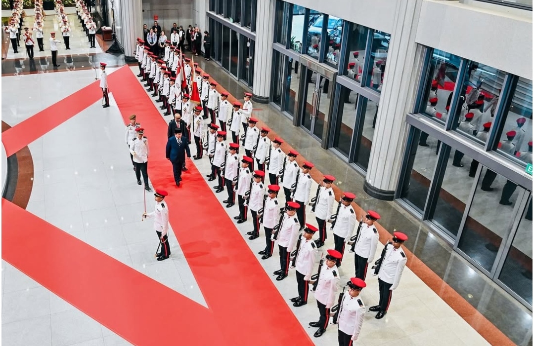 Presiden Prabowo disambut dengan upacara kehormatan oleh Presiden Singapura Tharman Shanmugaratnam di Gedung Parlemen Singapura (Ashar/Foto:Tim Media Presiden Prabowo/SinPo.id)
