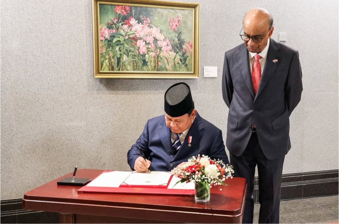 Presiden Prabowo disambut dengan upacara kehormatan oleh Presiden Singapura Tharman Shanmugaratnam di Gedung Parlemen Singapura (Ashar/Foto:Tim Media Presiden Prabowo/SinPo.id)