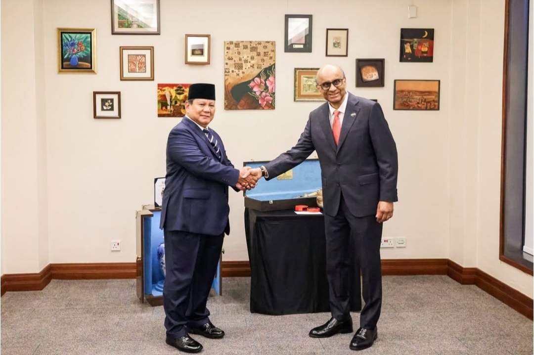 Presiden Prabowo disambut dengan upacara kehormatan oleh Presiden Singapura Tharman Shanmugaratnam di Gedung Parlemen Singapura (Ashar/Foto:Tim Media Presiden Prabowo/SinPo.id)