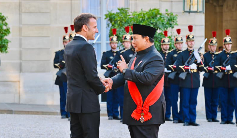Presiden Prabowo saat menghadiri jamuan santap malam kenegaraan di Istana Élysée, Paris. (Agus Priatna/BPMI Setpres/SinPo.id)