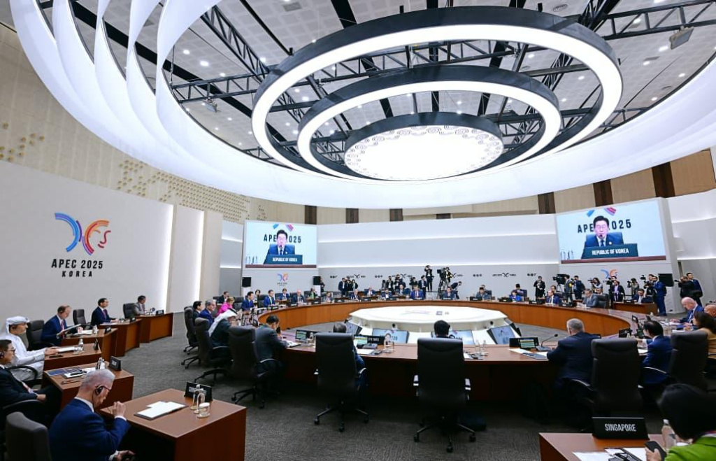 Presiden Prabowo Subianto menghadiri KTT APEC di Korsel (Ashar/Foto: BiroSetpres/SinPo.id)