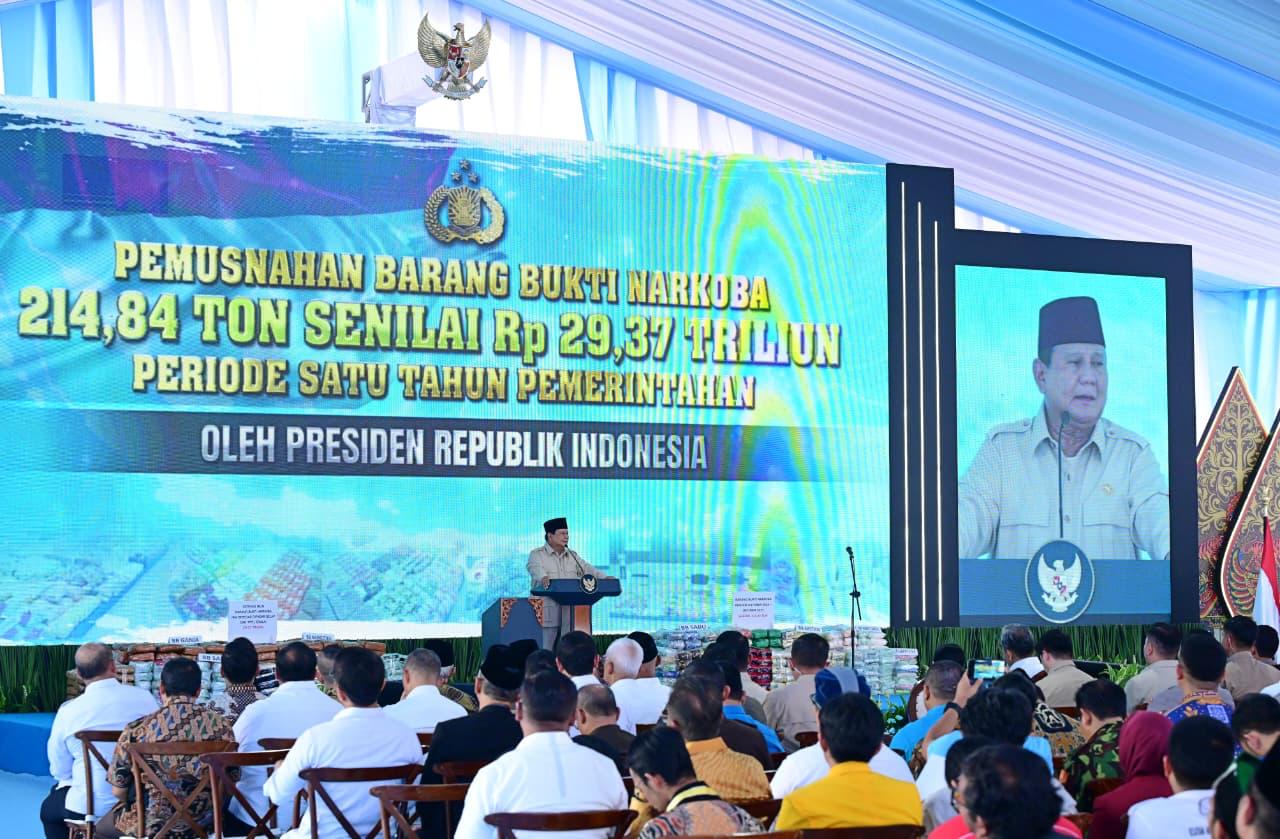 Presiden Prabowo Subianto hadiri pemusnahan barang bukti narkoba seberat 214,84 ton dalam periode satu tahun pemerintahan (Ashar/Foto: BiroSetpres/SinPo.id)