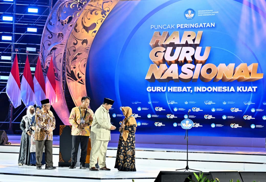 Presiden Prabowo Subianto menghadiri Puncak Peringatan Hari Guru Nasional di Arena Indonesia Senayan (Ashar/Foto: BiroSetpres/SinPo.id)