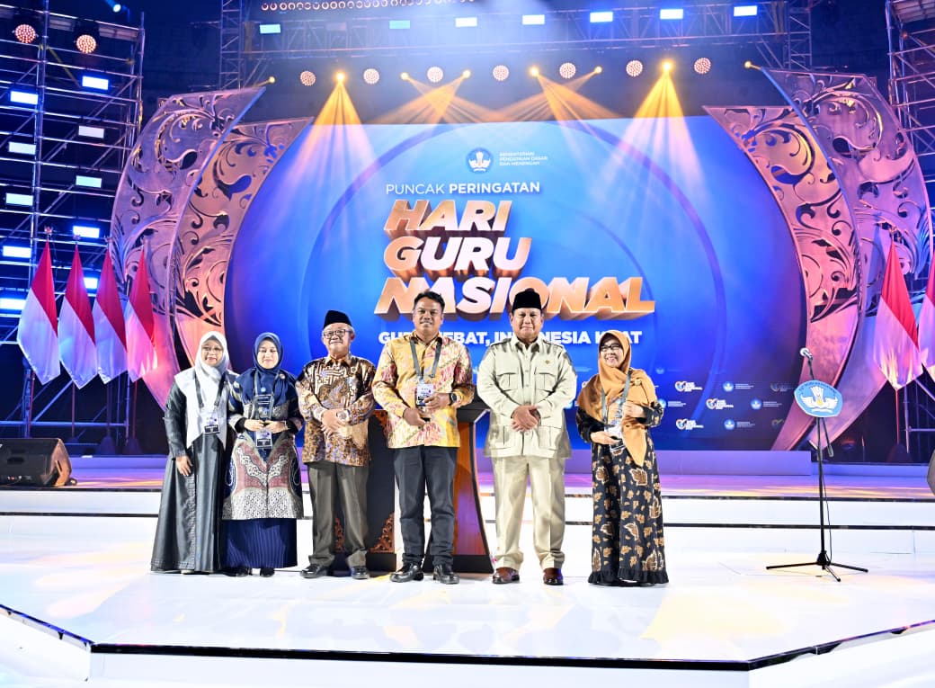 Presiden Prabowo Subianto menghadiri Puncak Peringatan Hari Guru Nasional di Arena Indonesia Senayan (Ashar/Foto: BiroSetpres/SinPo.id)