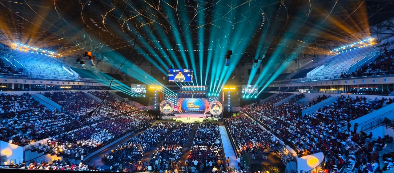 Presiden Prabowo Subianto menghadiri Puncak Peringatan Hari Guru Nasional di Arena Indonesia Senayan (Ashar/Foto: BiroSetpres/SinPo.id)