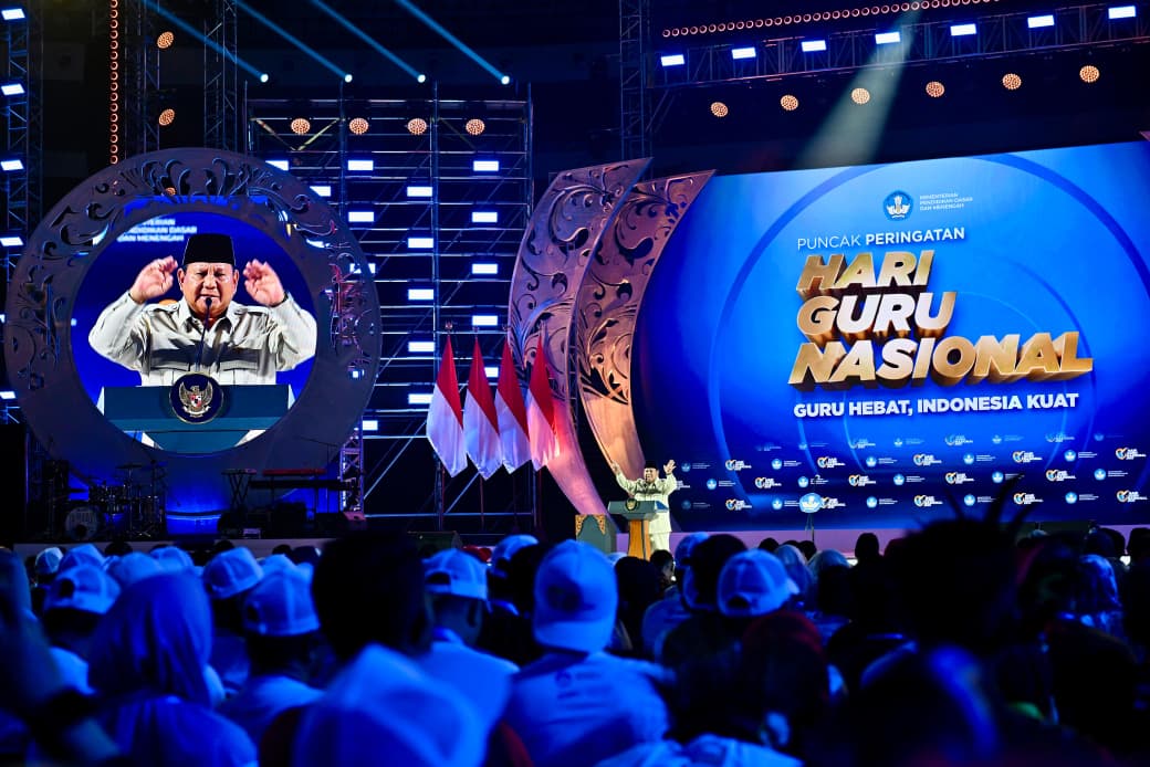 Presiden Prabowo Subianto menghadiri Puncak Peringatan Hari Guru Nasional di Arena Indonesia Senayan (Ashar/Foto: BiroSetpres/SinPo.id)