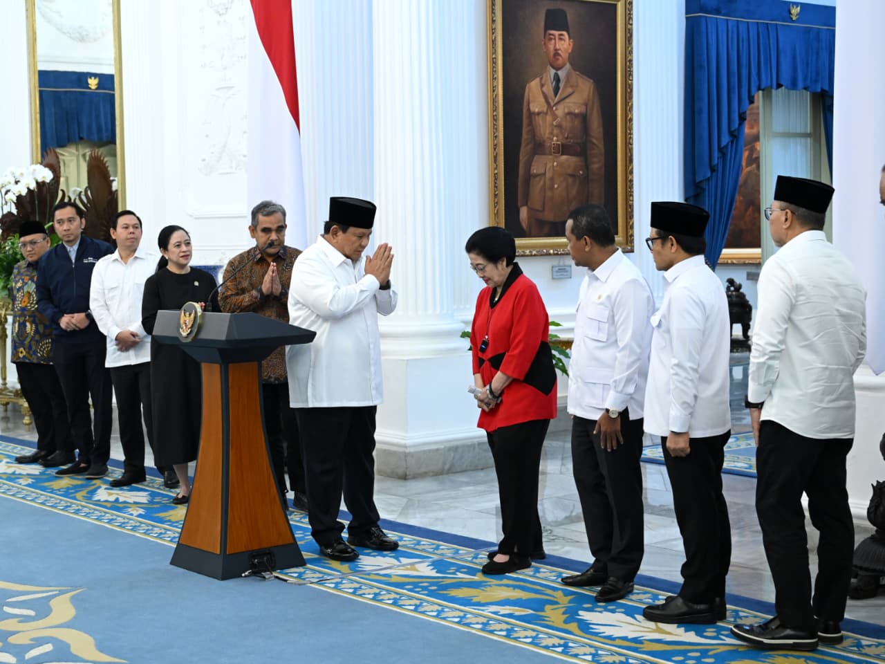 Presiden Prabowo Subianto menggelar konferensi pers didampingi oleh para Ketua Parpol di Istana Merdeka (Ashar/Foto: BiroSetpres/SinPo.id)