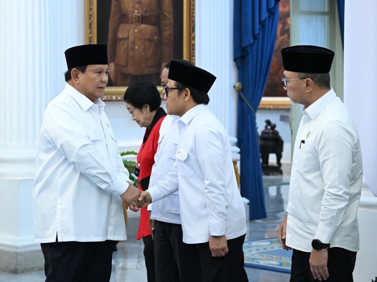 Presiden Prabowo Subianto menggelar konferensi pers didampingi oleh para Ketua Parpol di Istana Merdeka (Ashar/Foto: BiroSetpres/SinPo.id)
