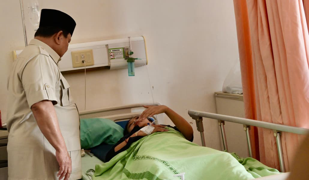 Presiden Prabowo jenguk korban KA. (Agus Priatna/BPMI Setpres/SinPo.id)