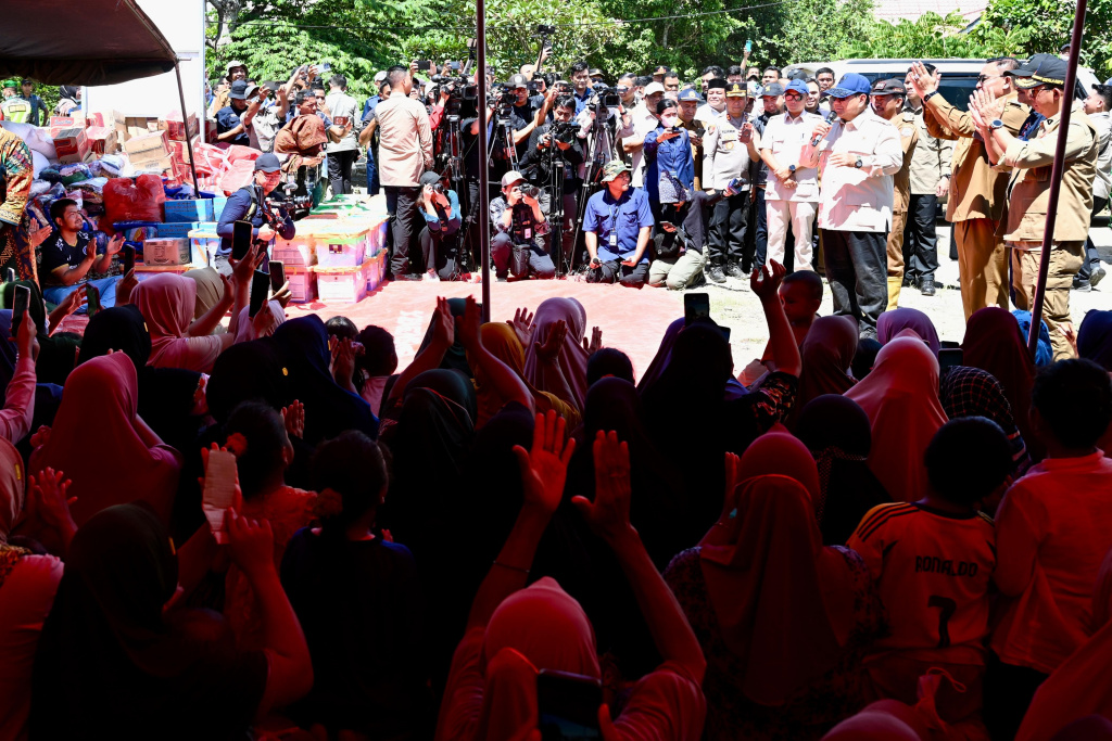 Presiden Prabowo Subianto mengunjungi para korban bencana banjir yang terjadi di Aceh dan Sumatera (Ashar/Foto: BiroSetpres/SinPo.id)