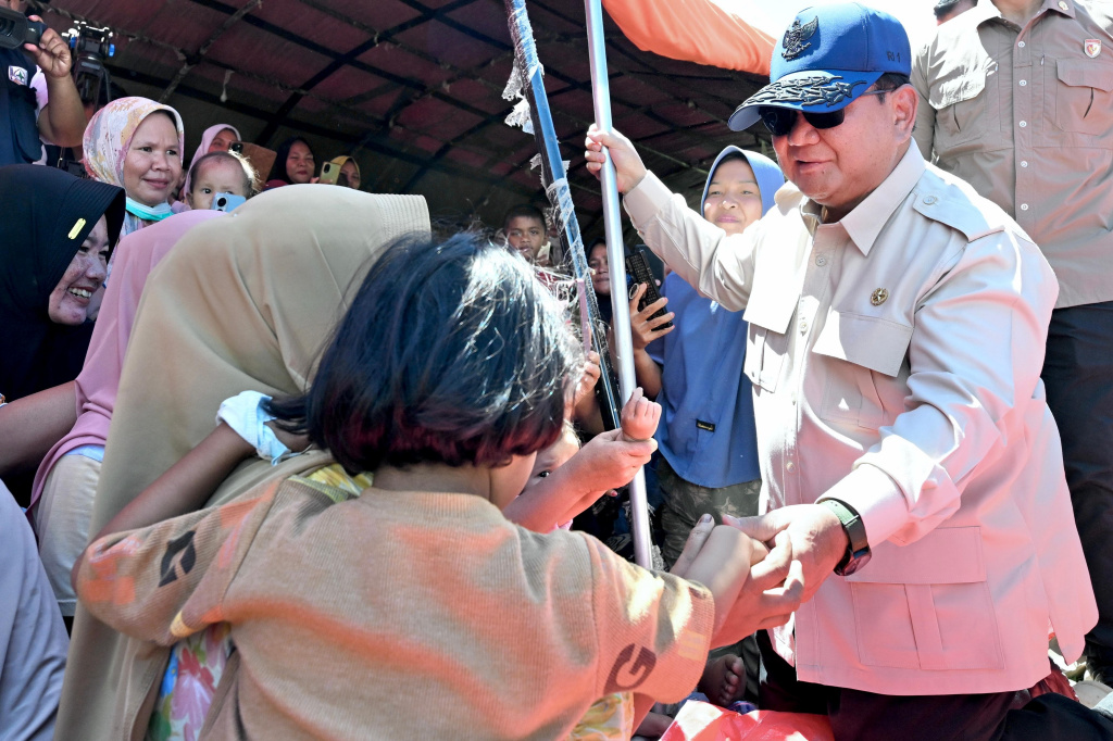 Presiden Prabowo Subianto mengunjungi para korban bencana banjir yang terjadi di Aceh dan Sumatera (Ashar/Foto: BiroSetpres/SinPo.id)