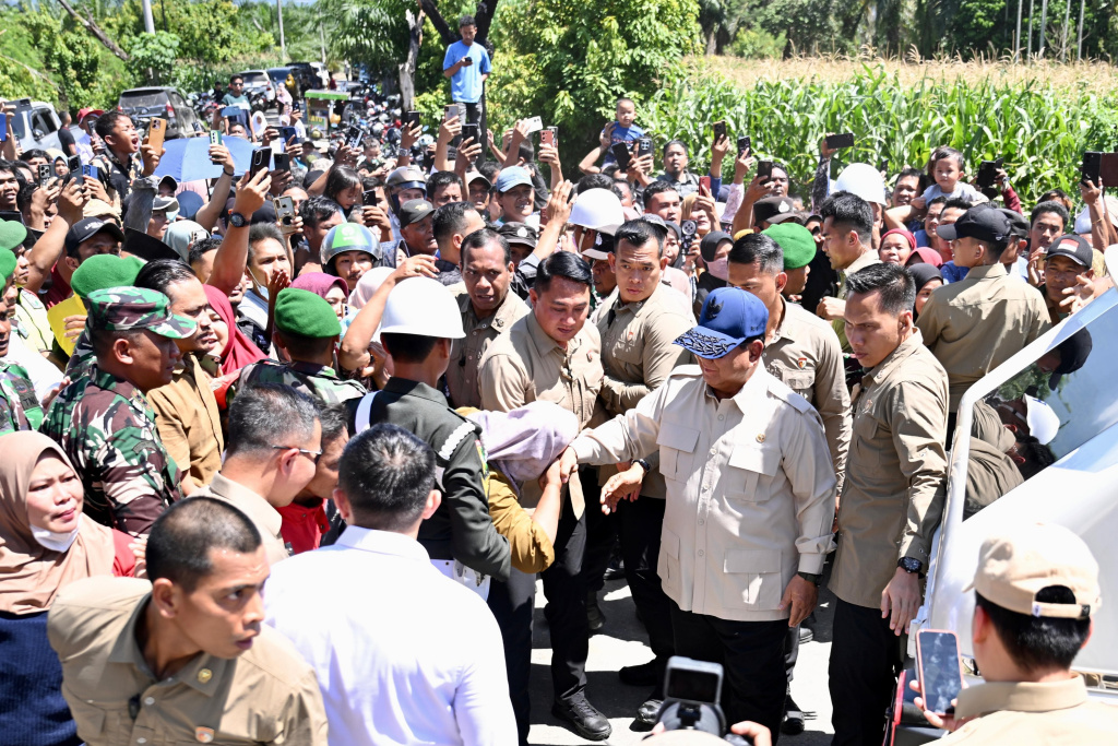Presiden Prabowo Subianto mengunjungi para korban bencana banjir yang terjadi di Aceh dan Sumatera (Ashar/Foto: BiroSetpres/SinPo.id)