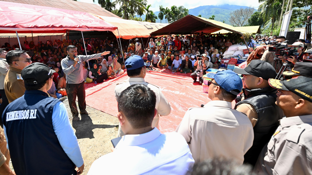 Presiden Prabowo Subianto mengunjungi para korban bencana banjir yang terjadi di Aceh dan Sumatera (Ashar/Foto: BiroSetpres/SinPo.id)